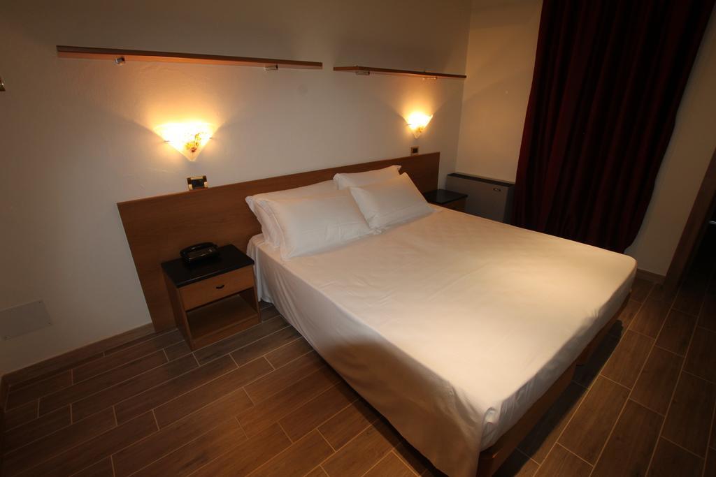 Street Hotel Comacchio Exterior foto